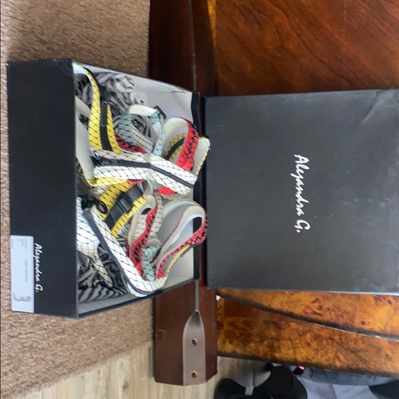 Shoe too small for my foot - Picture 3 of 4